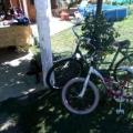 Vendo Bicicleta rosada mediana, $4000. Falta parchar y detalles de frenos). Cel.: 2944149747.